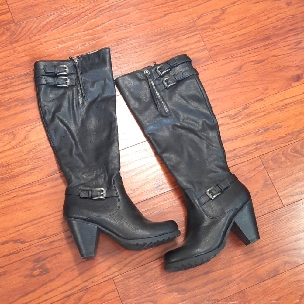 Crown Vintage Round toe Zip up Black Stacked Heel Boots